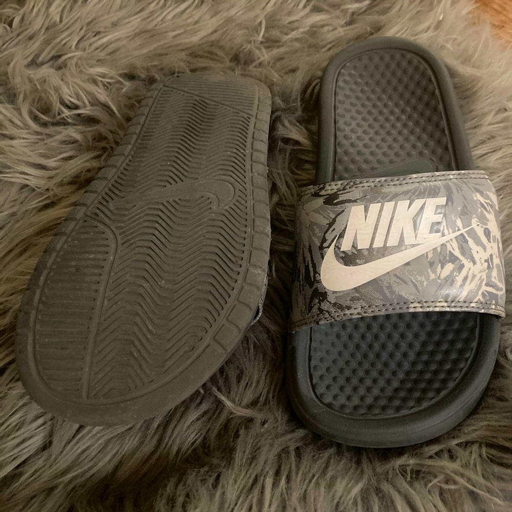 Nike grey “6 slides
